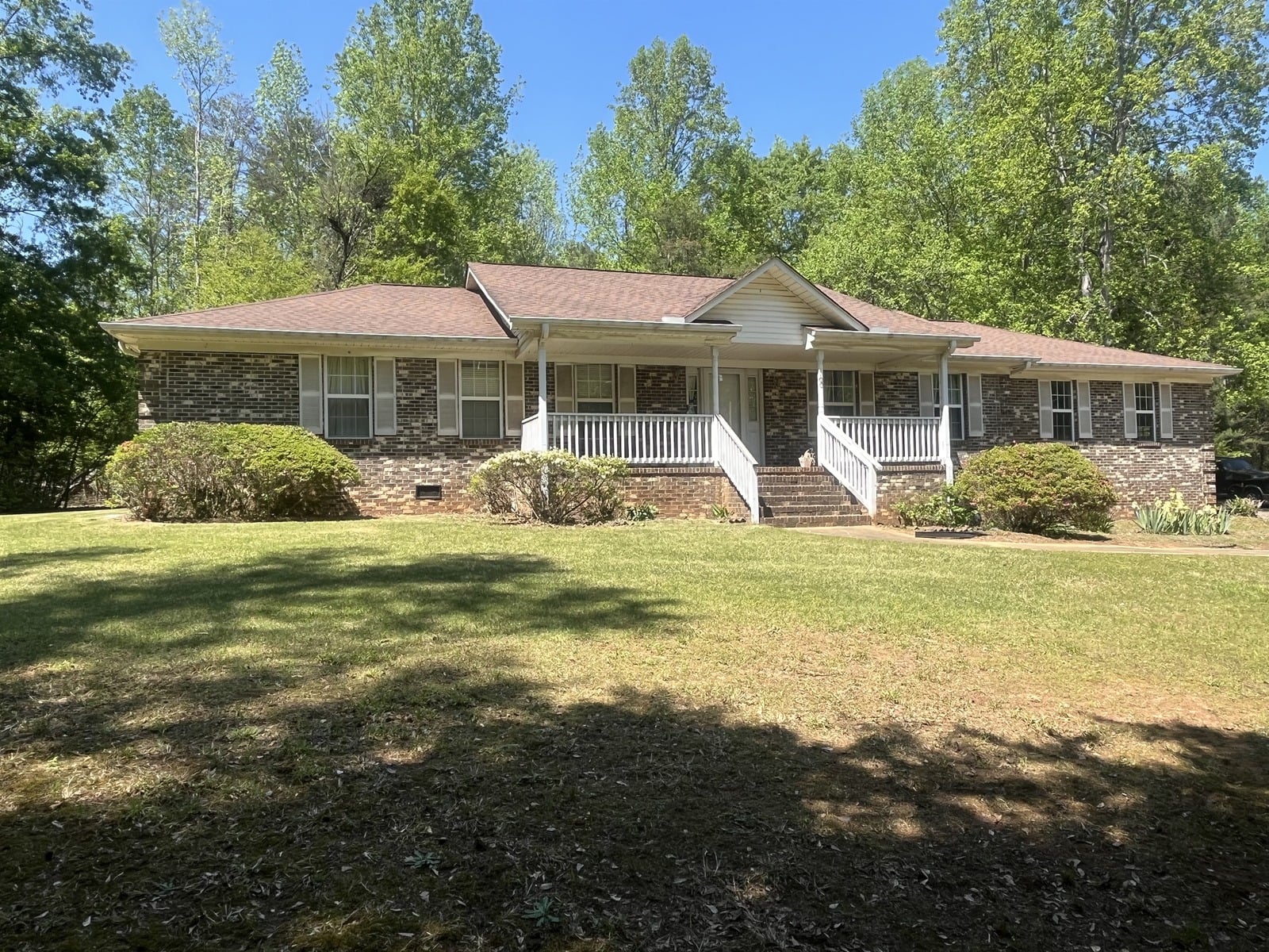 Front exterior of the recently sold home at 100 Wolf Run Drive in Simpsonville